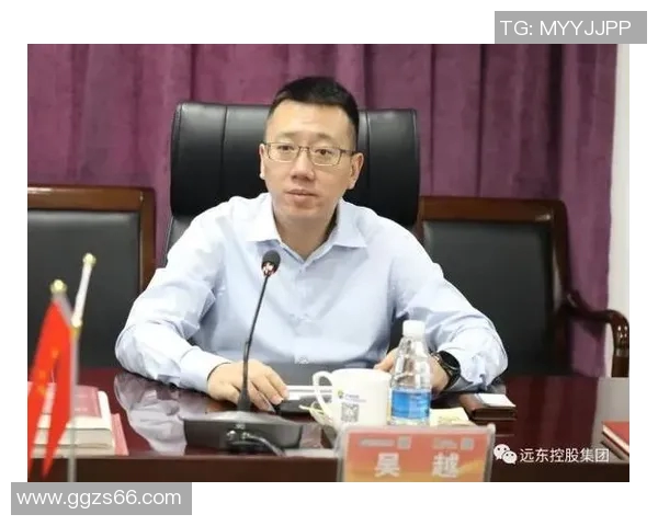 足球明星吴樾的个人简历与精彩照片展示他的辉煌职业生涯与成就